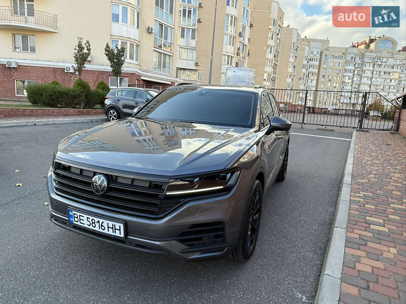 Внедорожник / Кроссовер Volkswagen Touareg 2018 в Одессе