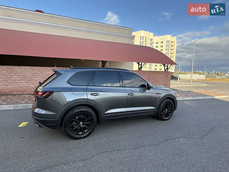 Внедорожник / Кроссовер Volkswagen Touareg 2018 в Одессе