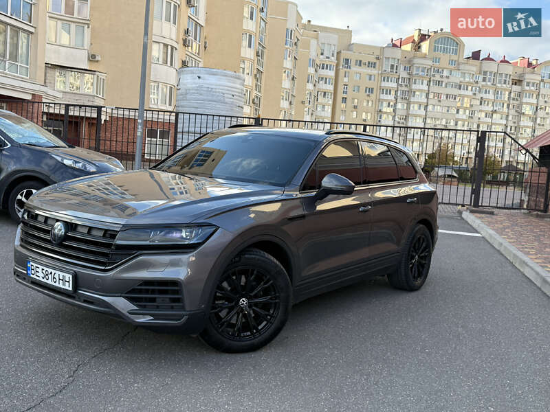 Внедорожник / Кроссовер Volkswagen Touareg 2018 в Одессе