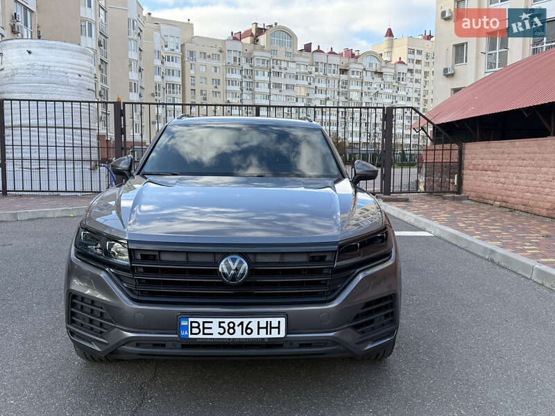 Внедорожник / Кроссовер Volkswagen Touareg 2018 в Одессе