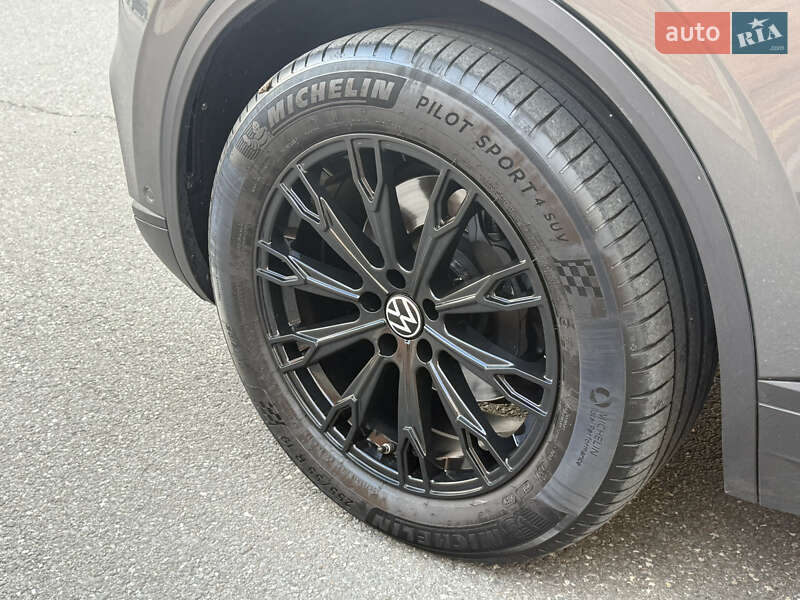 Внедорожник / Кроссовер Volkswagen Touareg 2018 в Одессе