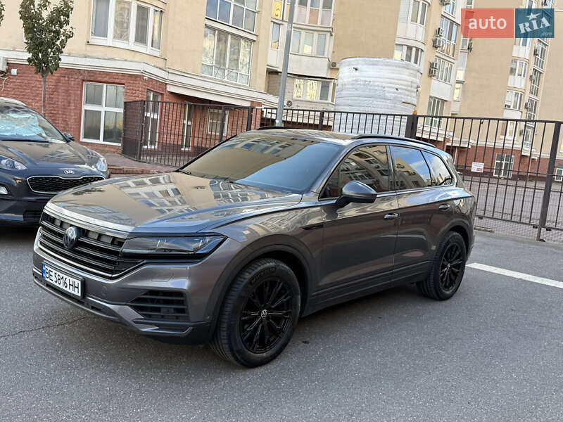 Внедорожник / Кроссовер Volkswagen Touareg 2018 в Одессе