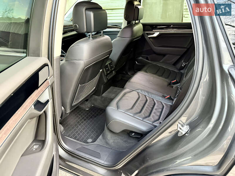 Внедорожник / Кроссовер Volkswagen Touareg 2020 в Киеве