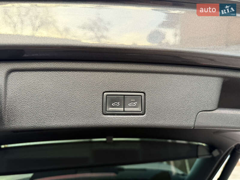 Внедорожник / Кроссовер Volkswagen Touareg 2020 в Киеве