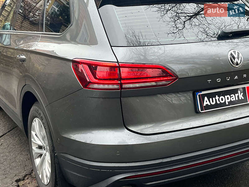 Внедорожник / Кроссовер Volkswagen Touareg 2019 в Киеве