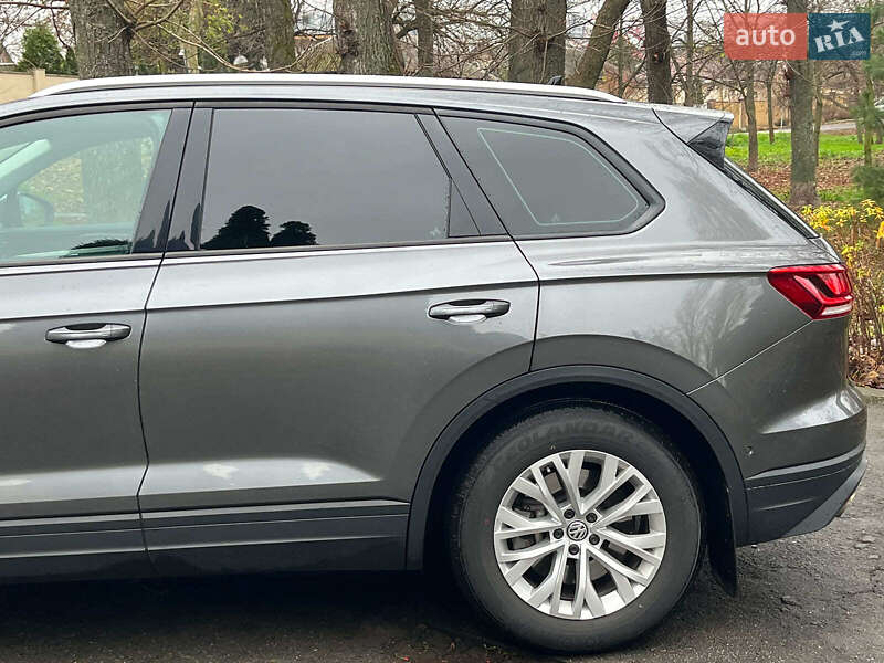 Внедорожник / Кроссовер Volkswagen Touareg 2019 в Киеве