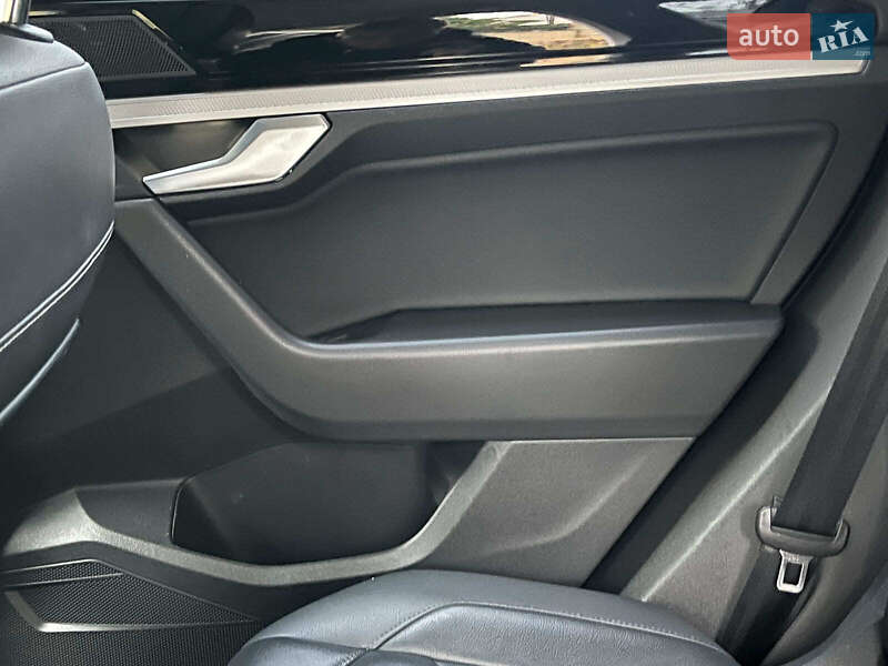 Внедорожник / Кроссовер Volkswagen Touareg 2019 в Киеве