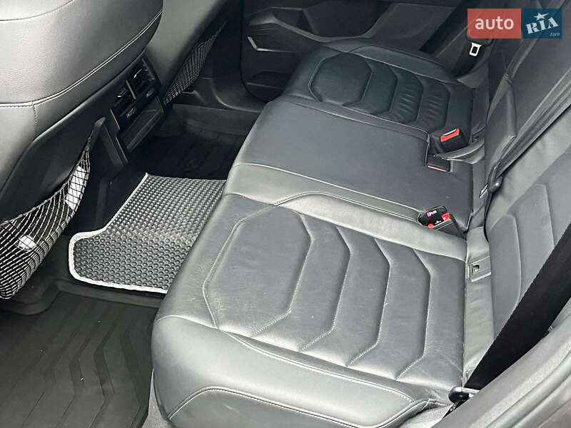 Внедорожник / Кроссовер Volkswagen Touareg 2019 в Киеве