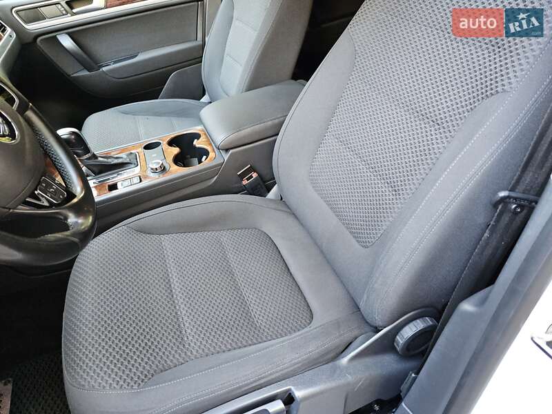 Внедорожник / Кроссовер Volkswagen Touareg 2013 в Броварах