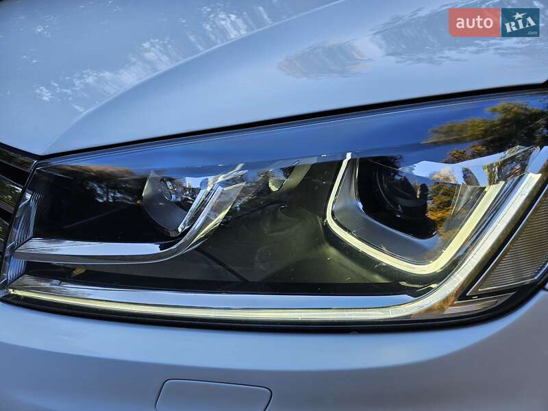 Внедорожник / Кроссовер Volkswagen Touareg 2013 в Броварах