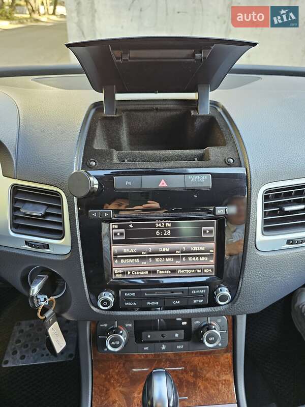 Внедорожник / Кроссовер Volkswagen Touareg 2013 в Броварах