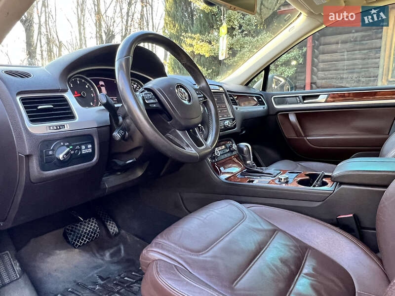 Внедорожник / Кроссовер Volkswagen Touareg 2012 в Трускавце