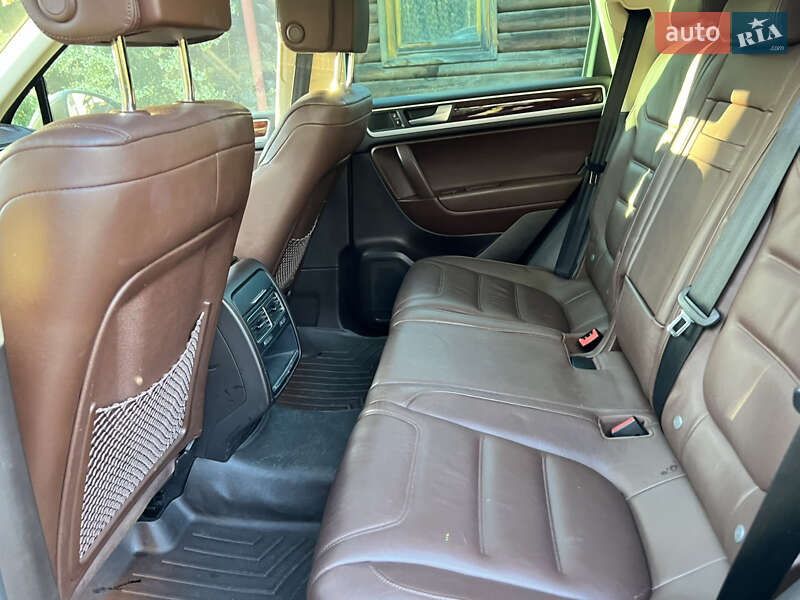 Внедорожник / Кроссовер Volkswagen Touareg 2012 в Трускавце