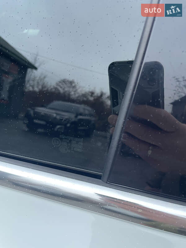 Позашляховик / Кросовер Volkswagen Touareg 2012 в Кам'янському