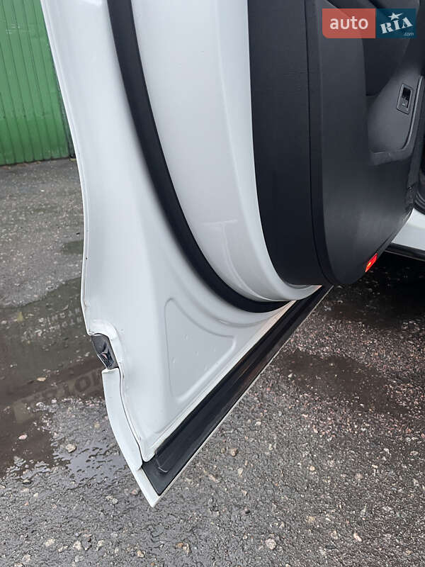 Позашляховик / Кросовер Volkswagen Touareg 2012 в Кам'янському