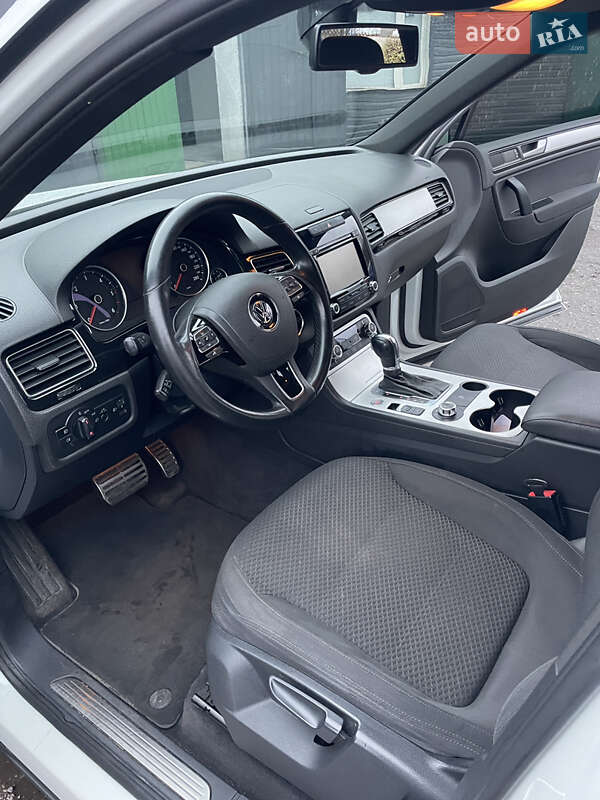 Позашляховик / Кросовер Volkswagen Touareg 2012 в Кам'янському