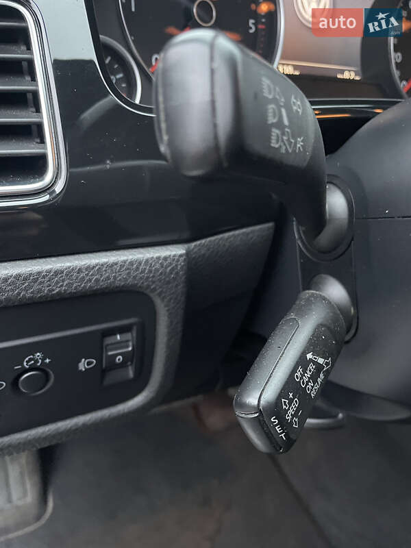 Позашляховик / Кросовер Volkswagen Touareg 2012 в Кам'янському