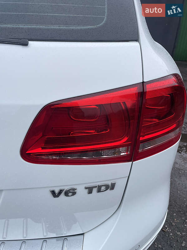 Позашляховик / Кросовер Volkswagen Touareg 2012 в Кам'янському