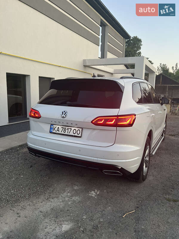 Внедорожник / Кроссовер Volkswagen Touareg 2019 в Первомайске
