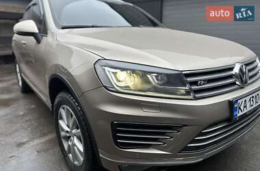 Позашляховик / Кросовер Volkswagen Touareg 2015 в Києві