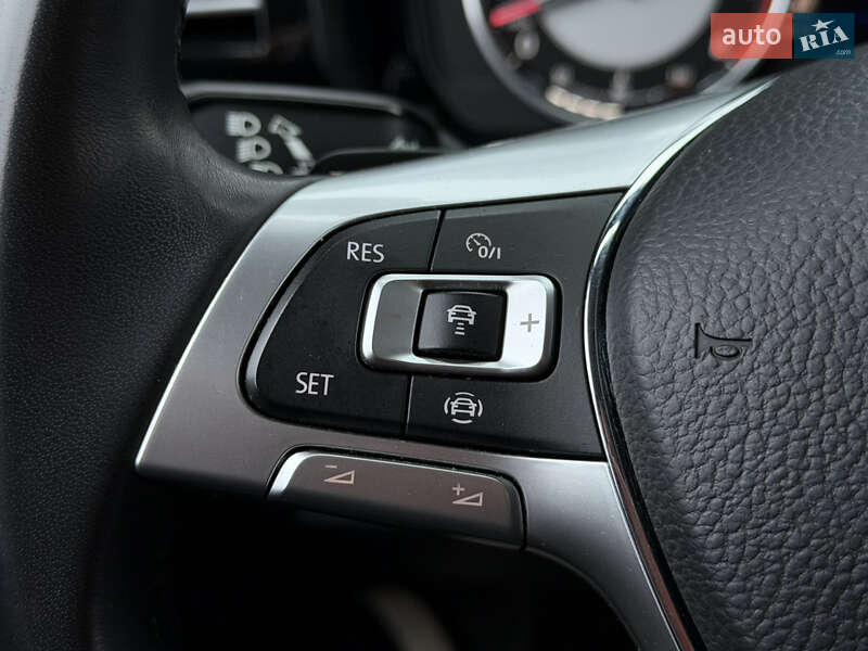 Внедорожник / Кроссовер Volkswagen Touareg 2019 в Киеве