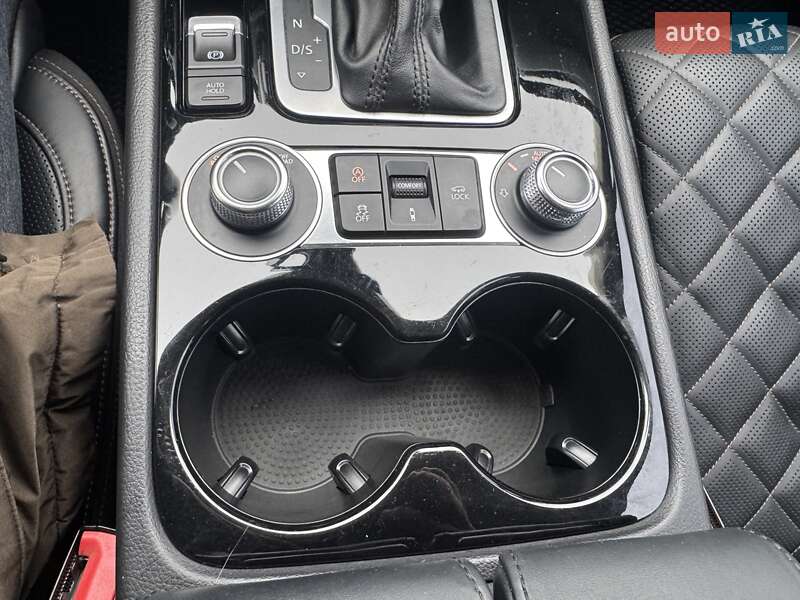 Внедорожник / Кроссовер Volkswagen Touareg 2017 в Тернополе