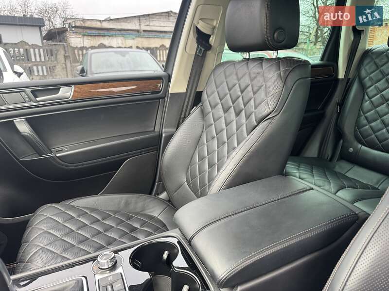 Внедорожник / Кроссовер Volkswagen Touareg 2017 в Тернополе