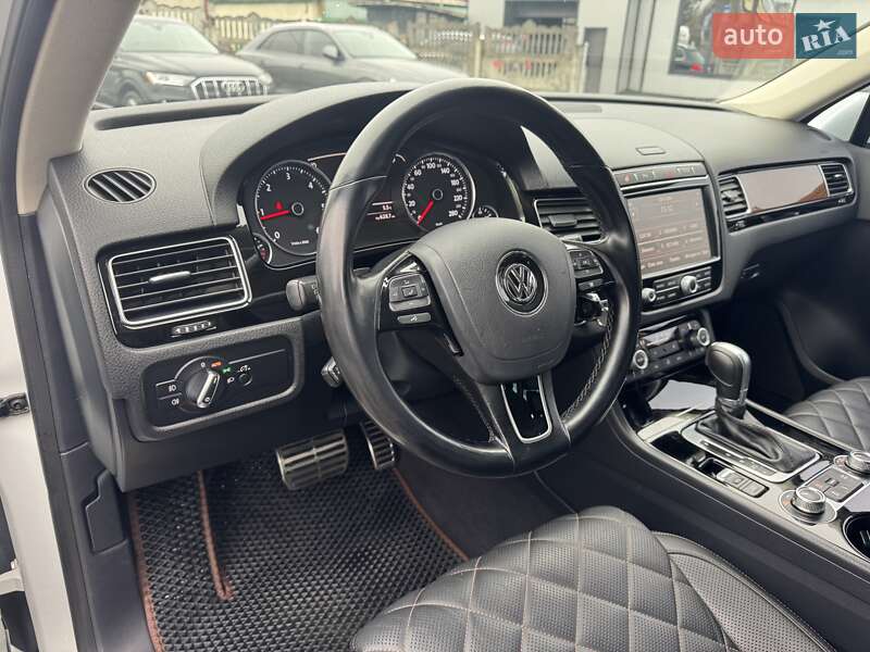 Внедорожник / Кроссовер Volkswagen Touareg 2017 в Тернополе