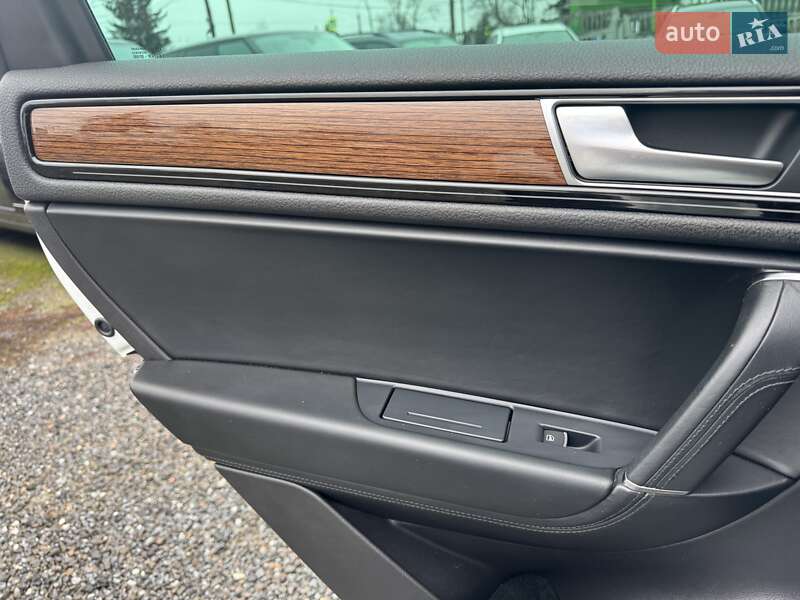 Внедорожник / Кроссовер Volkswagen Touareg 2017 в Тернополе