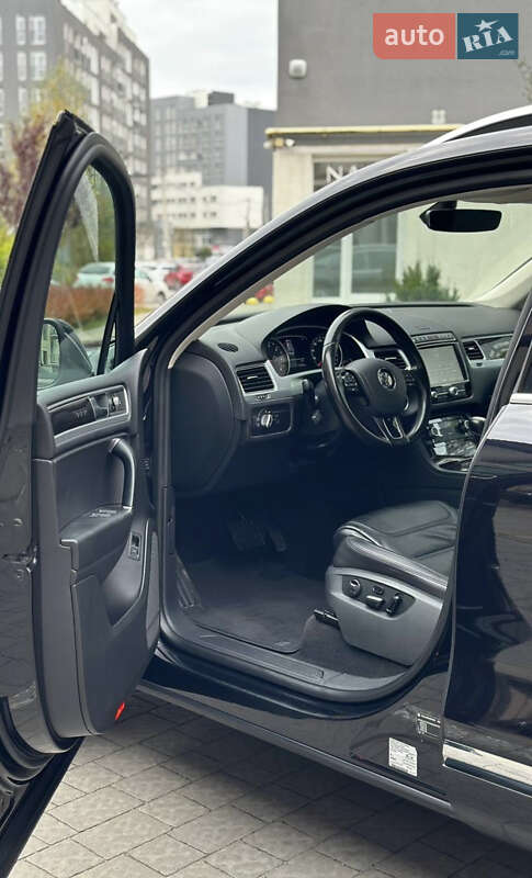 Внедорожник / Кроссовер Volkswagen Touareg 2017 в Львове