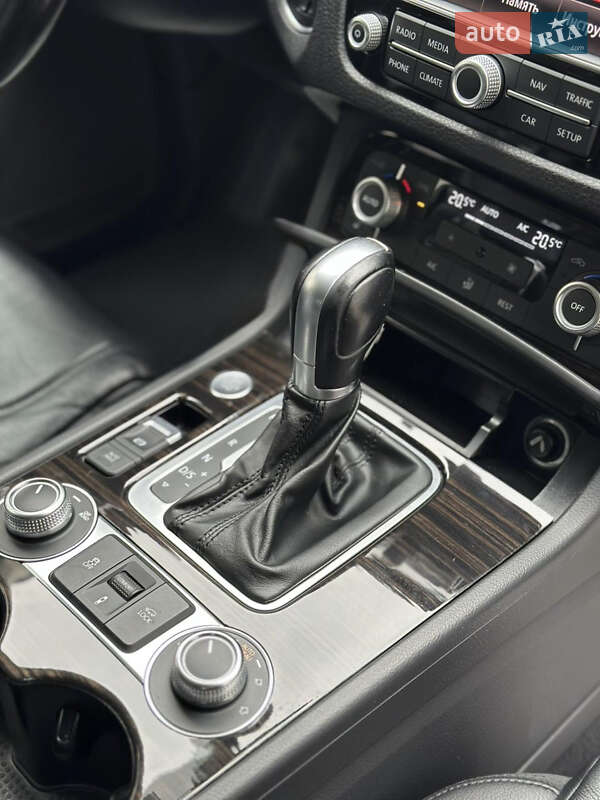 Внедорожник / Кроссовер Volkswagen Touareg 2017 в Львове