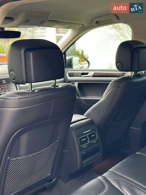 Внедорожник / Кроссовер Volkswagen Touareg 2017 в Львове