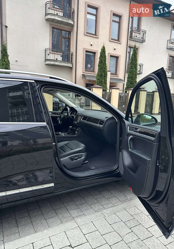 Внедорожник / Кроссовер Volkswagen Touareg 2017 в Львове