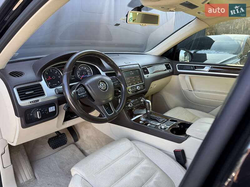 Внедорожник / Кроссовер Volkswagen Touareg 2016 в Львове