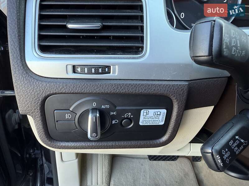 Внедорожник / Кроссовер Volkswagen Touareg 2016 в Львове