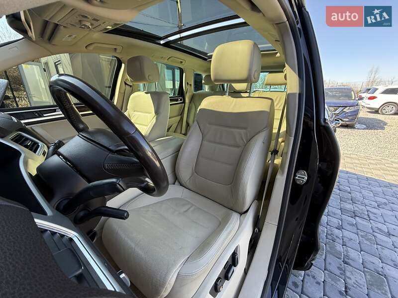 Внедорожник / Кроссовер Volkswagen Touareg 2016 в Львове
