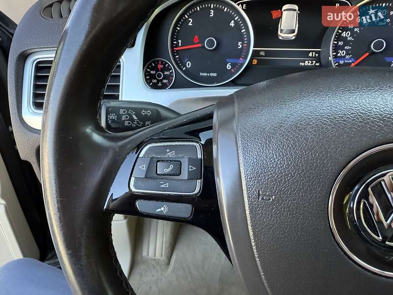 Внедорожник / Кроссовер Volkswagen Touareg 2016 в Львове