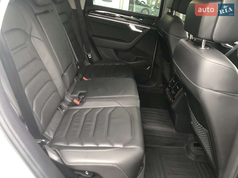 Позашляховик / Кросовер Volkswagen Touareg 2021 в Києві фото 34 Позашляховик / Кросовер Volkswagen Touareg 2021 в Києві