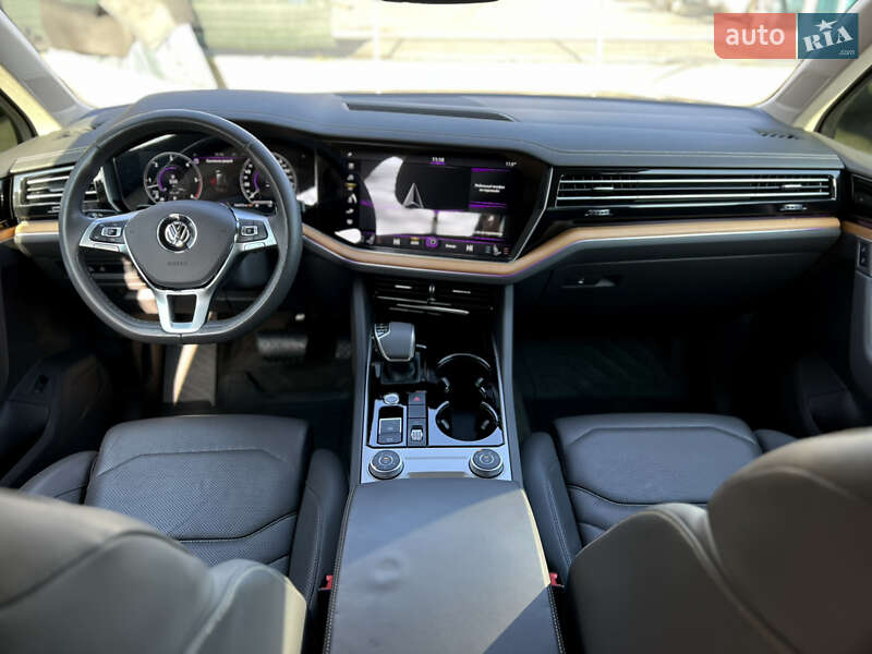 Внедорожник / Кроссовер Volkswagen Touareg 2018 в Одессе