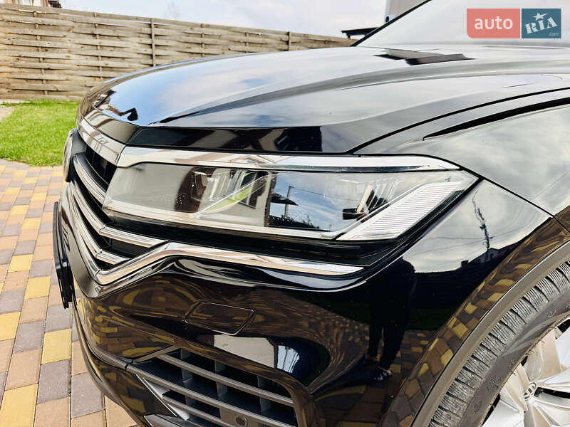 Внедорожник / Кроссовер Volkswagen Touareg 2019 в Киеве