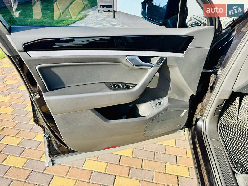 Внедорожник / Кроссовер Volkswagen Touareg 2019 в Киеве