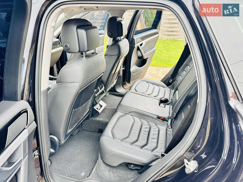 Внедорожник / Кроссовер Volkswagen Touareg 2019 в Киеве