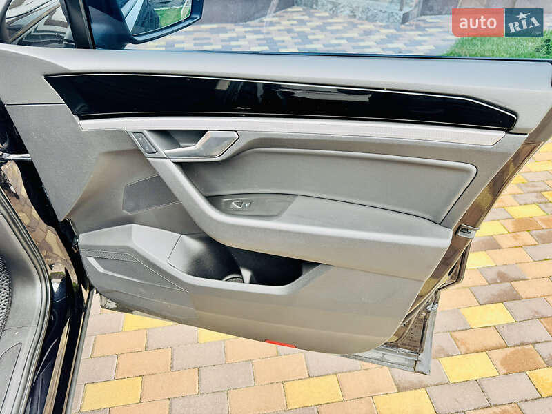 Внедорожник / Кроссовер Volkswagen Touareg 2019 в Киеве