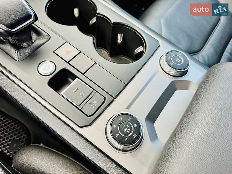 Внедорожник / Кроссовер Volkswagen Touareg 2019 в Киеве