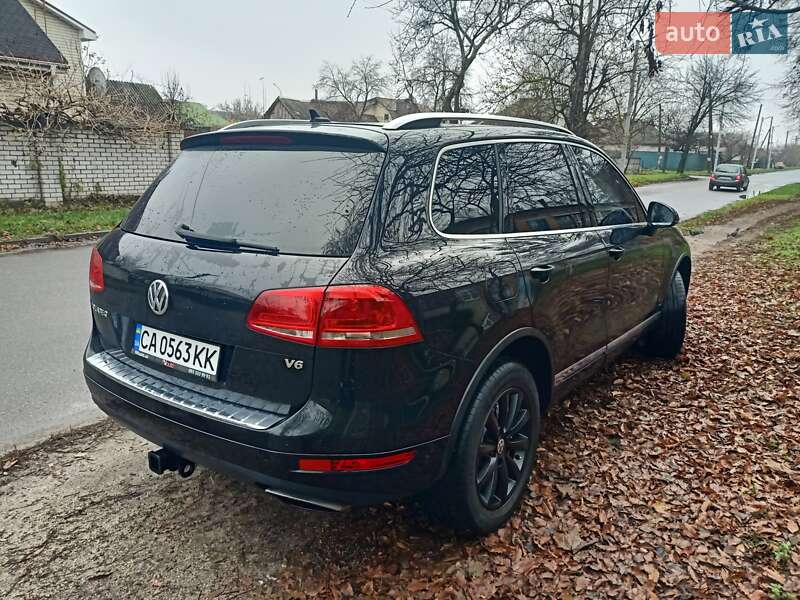 Внедорожник / Кроссовер Volkswagen Touareg 2014 в Черкассах