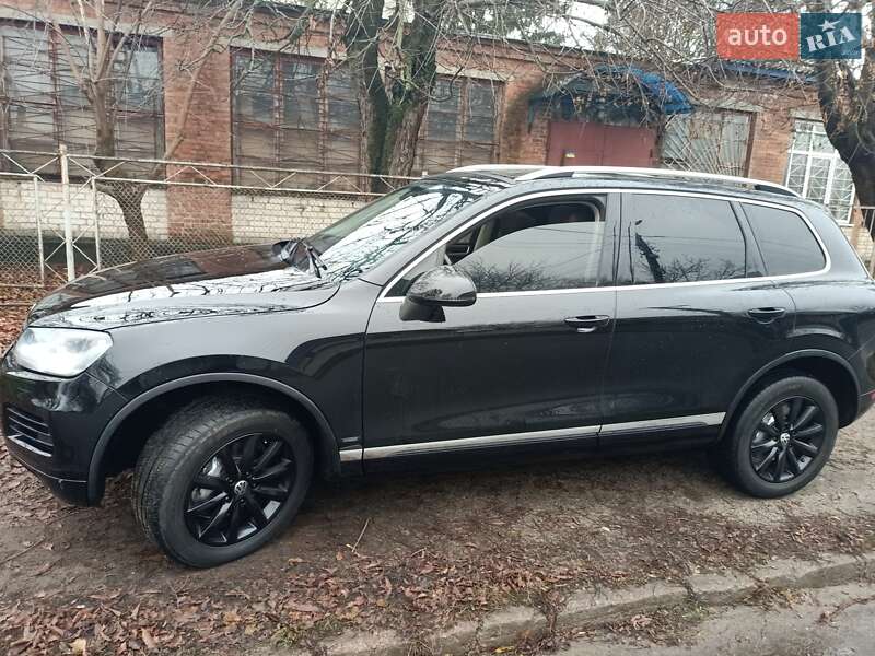 Внедорожник / Кроссовер Volkswagen Touareg 2014 в Черкассах