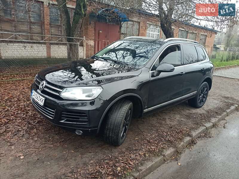 Внедорожник / Кроссовер Volkswagen Touareg 2014 в Черкассах