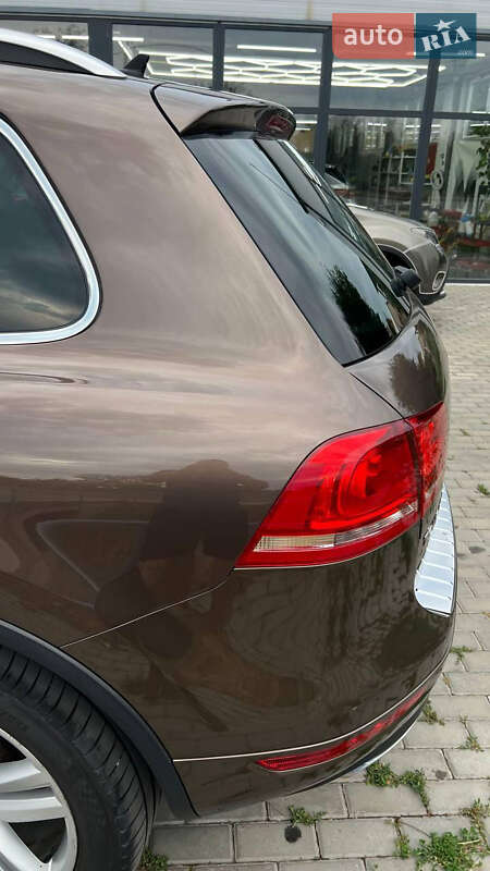 Позашляховик / Кросовер Volkswagen Touareg 2010 в Новоселиці