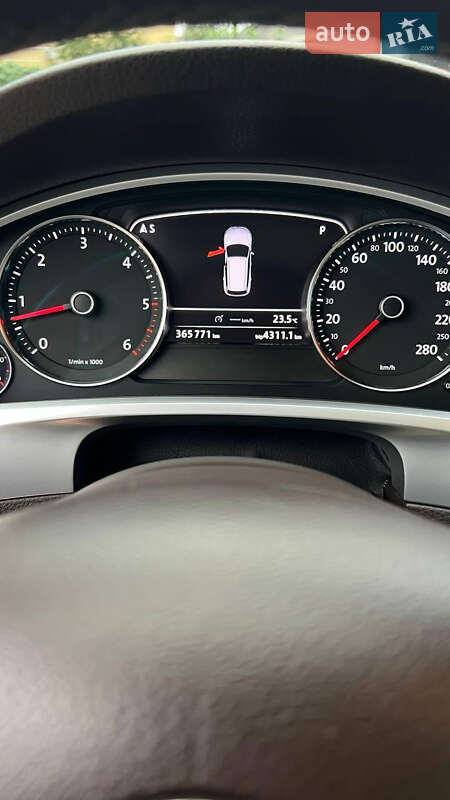 Позашляховик / Кросовер Volkswagen Touareg 2010 в Новоселиці