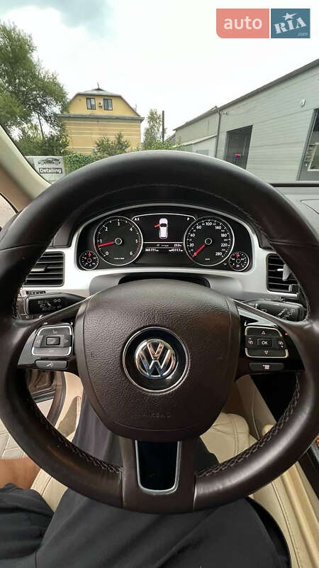 Позашляховик / Кросовер Volkswagen Touareg 2010 в Новоселиці
